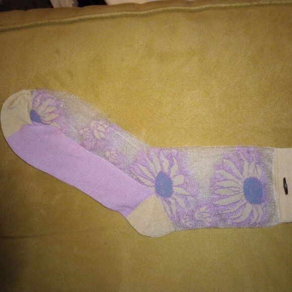 🆕🧦Free People Mesh Purple and Gray Floral Socks - Picture 2 of 2